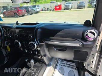 2011 Jeep Wrangler Unlimited Sahara - miniatura 16