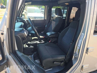 2011 Jeep Wrangler Unlimited Sahara - miniatura 3
