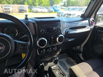 2011 Jeep Wrangler Unlimited Sahara - miniatura 7