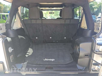 2011 Jeep Wrangler Unlimited Sahara - miniatura 11