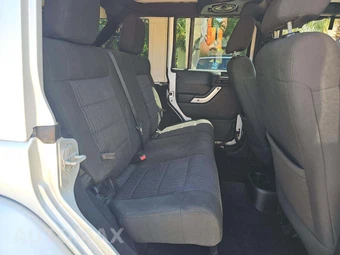2011 Jeep Wrangler Unlimited Sahara - miniatura 13