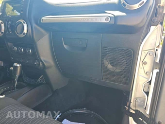 2011 Jeep Wrangler Unlimited Sahara - miniatura 16