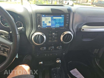 2011 Jeep Wrangler Unlimited Sahara - miniatura 7
