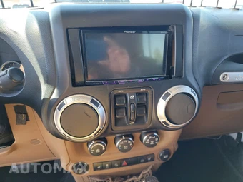 2011 Jeep Wrangler Unlimited Sahara - miniatura 11