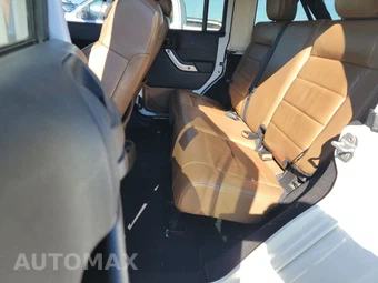 2011 Jeep Wrangler Unlimited Sahara - miniatura 13