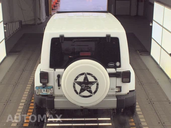 2011 Jeep Wrangler Unlimited Sahara - miniatura 5