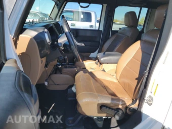 2011 Jeep Wrangler Unlimited Sahara - miniatura 7