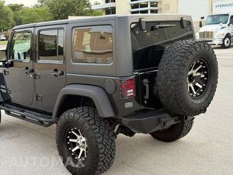 2011 Jeep Wrangler Unlimited Sport - miniatura 43