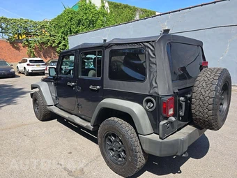 2011 Jeep Wrangler Unlimited Sport - miniatura 2