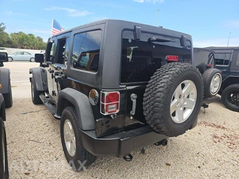2011 Jeep Wrangler Unlimited Sport - miniatura 2