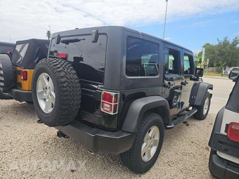 2011 Jeep Wrangler Unlimited Sport - miniatura 3