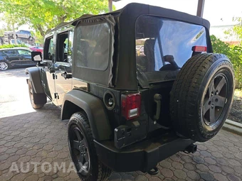 2011 Jeep Wrangler Unlimited Sport - miniatura 2