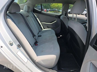 2011 Kia Optima LX – miniatura 16