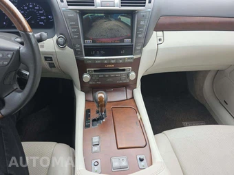 2011 Lexus LS 460 - miniatura 10