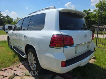 2011 Lexus LX 570 – miniatura 2