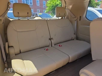2011 Lexus LX 570 – miniatura 17
