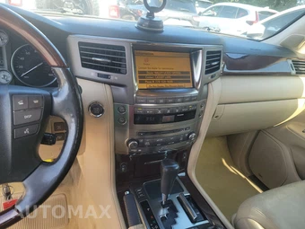 2011 Lexus LX 570 – miniatura 11