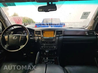 2011 Lexus LX 570 - miniatura 11