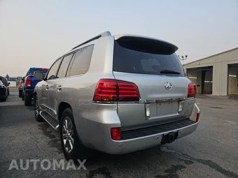 2011 Lexus LX 570 - miniatura 6