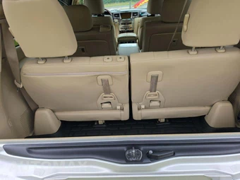2011 Lexus LX 570 – miniatura 12