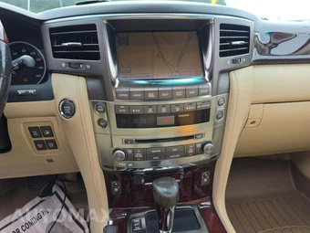 2011 Lexus LX 570 – miniatura 7