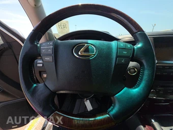 2011 Lexus LX 570 - miniatura 10