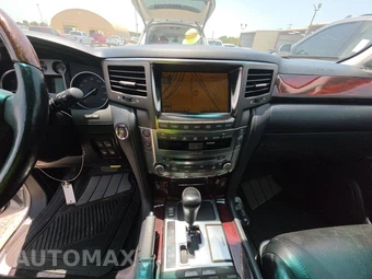 2011 Lexus LX 570 - miniatura 11