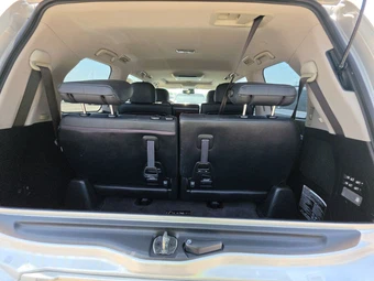 2011 Lexus LX 570 - miniatura 17
