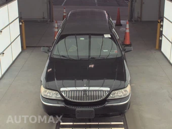2011 Lincoln Town Car Executive w/Limousine Pkg - miniatura 2