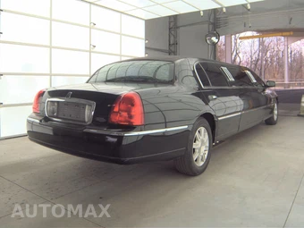 2011 Lincoln Town Car Executive w/Limousine Pkg - miniatura 4