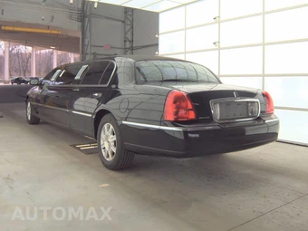 2011 Lincoln Town Car Executive w/Limousine Pkg - miniatura 6