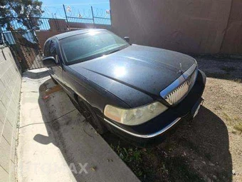 2011 Lincoln Town Car Signature Limited - miniatura 4