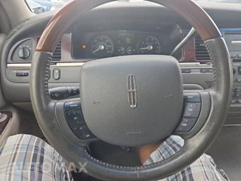 2011 Lincoln Town Car Signature Limited - miniatura 10