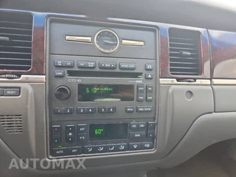 2011 Lincoln Town Car Signature Limited - miniatura 12
