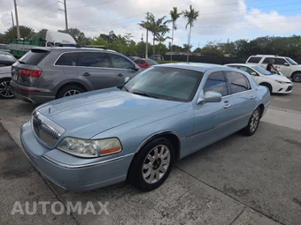 2011 Lincoln Town Car Signature Limited - miniatura 2