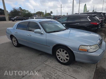 2011 Lincoln Town Car Signature Limited - miniatura 3