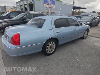 2011 Lincoln Town Car Signature Limited - miniatura 4