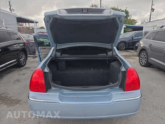 2011 Lincoln Town Car Signature Limited - miniatura 7