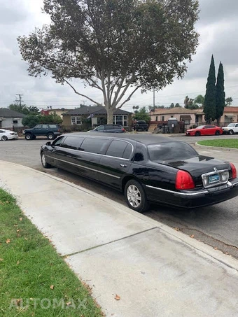 2011 Lincoln Town Car Signature Limited - miniatura 3