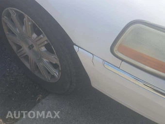 2011 Lincoln Town Car Signature Limited – miniatura 22