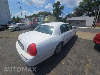 2011 Lincoln Town Car Signature Limited – miniatura 3