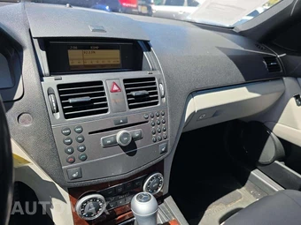 2011 Mercedes-Benz C 300 - miniatura 10
