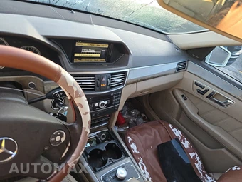 2011 Mercedes-Benz E 350 4MATIC Sedan – miniatura 11