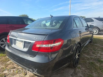 2011 Mercedes-Benz E 350 4MATIC Sedan – miniatura 4