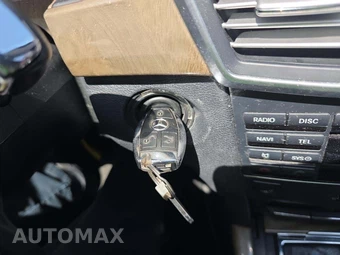 2011 Mercedes-Benz E 350 4MATIC Sedan - miniatura 5