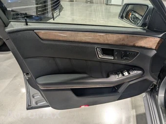 2011 Mercedes-Benz E 350 4MATIC Sedan - miniatura 20