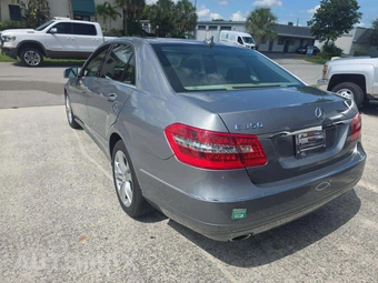 2011 Mercedes-Benz E 350 BlueTEC Sedan – miniatura 2