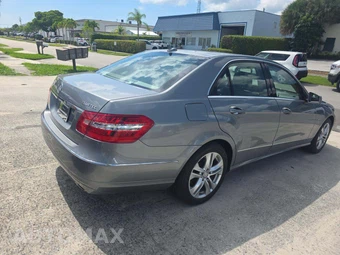 2011 Mercedes-Benz E 350 BlueTEC Sedan – miniatura 3