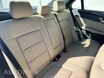 2011 Mercedes-Benz E 350 Sedan – miniatura 15