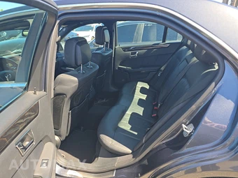 2011 Mercedes-Benz E 550 Sedan – miniatura 13